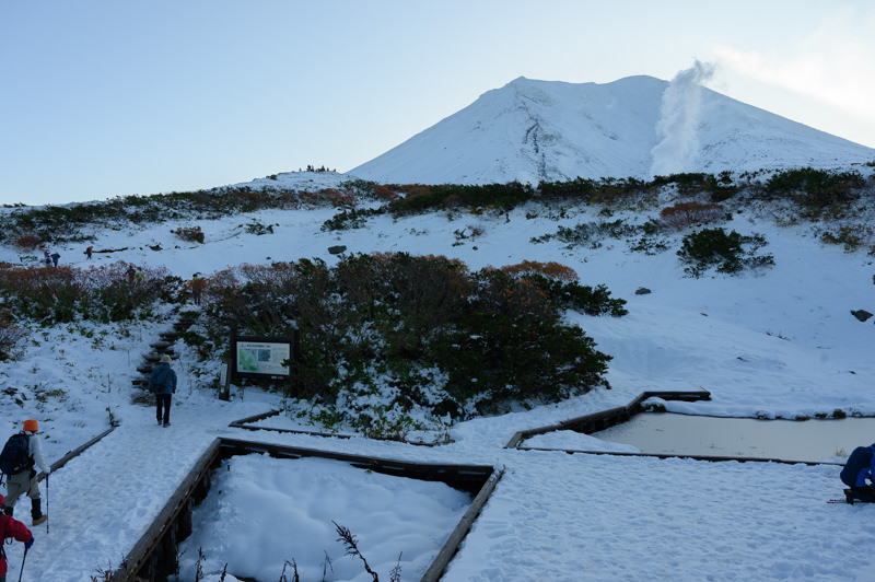 一足早く冬の大雪山系旭岳を見てきた あっという間に雪山になりました 一眼レフカメラ 写真初心者のカメラブログ