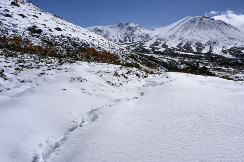 一足早く冬の大雪山系旭岳を見てきた あっという間に雪山になりました 一眼レフカメラ 写真初心者のカメラブログ
